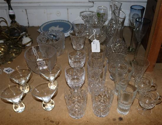 Wedgwood Christmas plates & mixed glassware